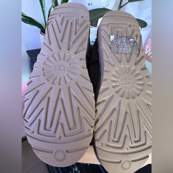 UGG - Ultra Mini Classic Boot - Picture 3 of 8